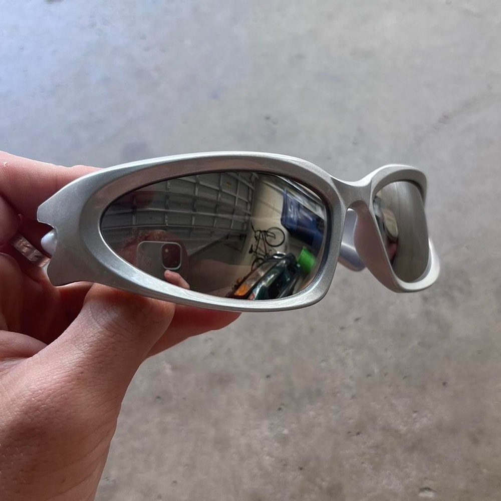 y2k 2000s vintage style chrome silver surfer sunglasses